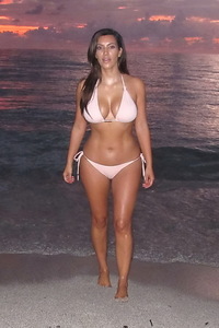Kim Kardashian In Sexy Peach Bikini 04