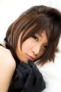 Mayu Kamiya Posing In Sexy Black Lingerie 07