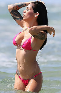 Cami Li Exposing Her Curvy Body At The Beach