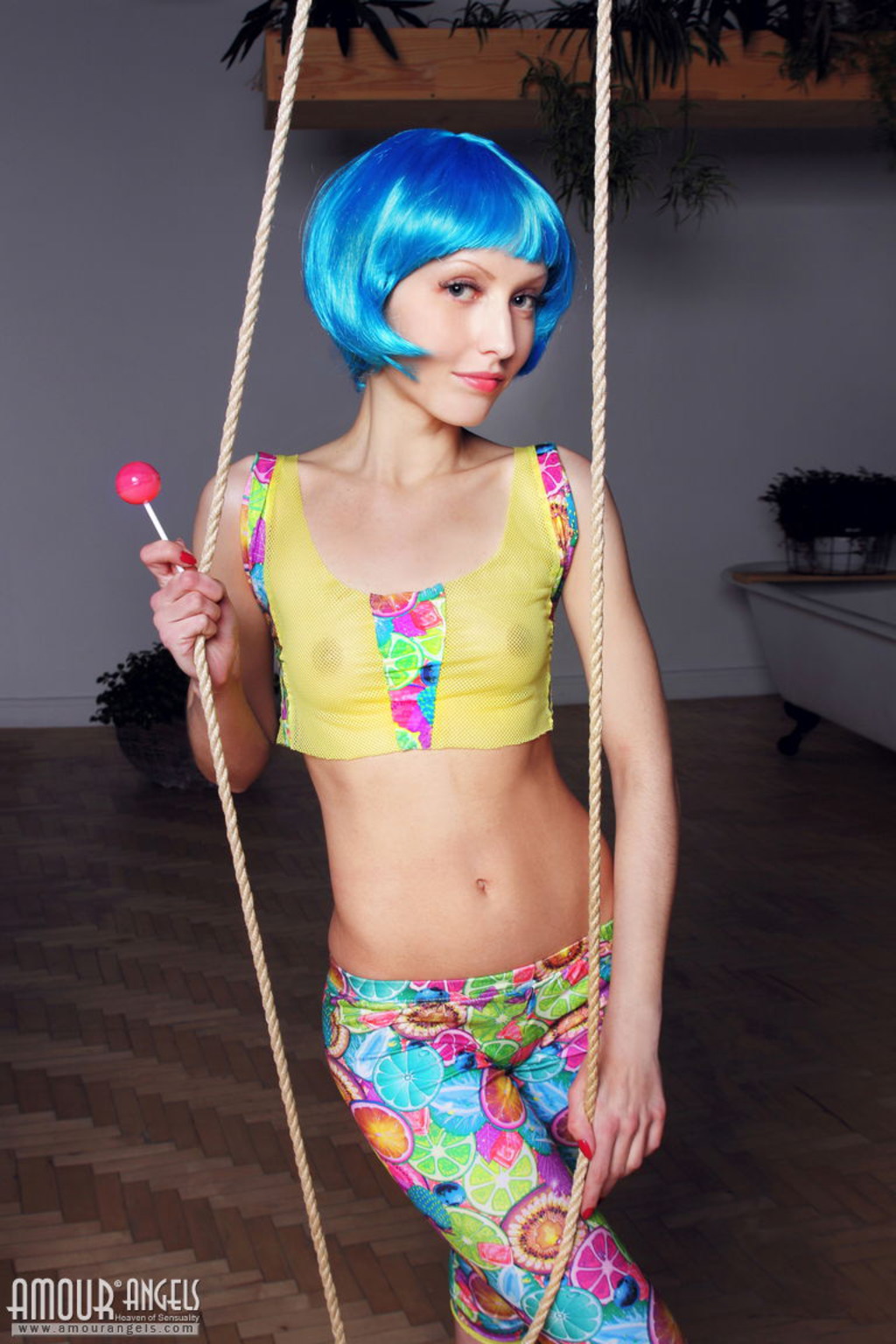Perky blue haired babe 00