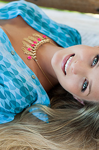 Niege Menegat Rare Beauty Babe 08