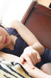 Cute Asian Girl Mana Sakura Gets Naked On A Bed 02