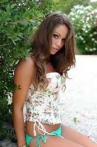 Gorgeous Emma Frain Shows Her Boobs Outdoor