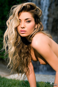 Thea Coleman Bikini Posing 06